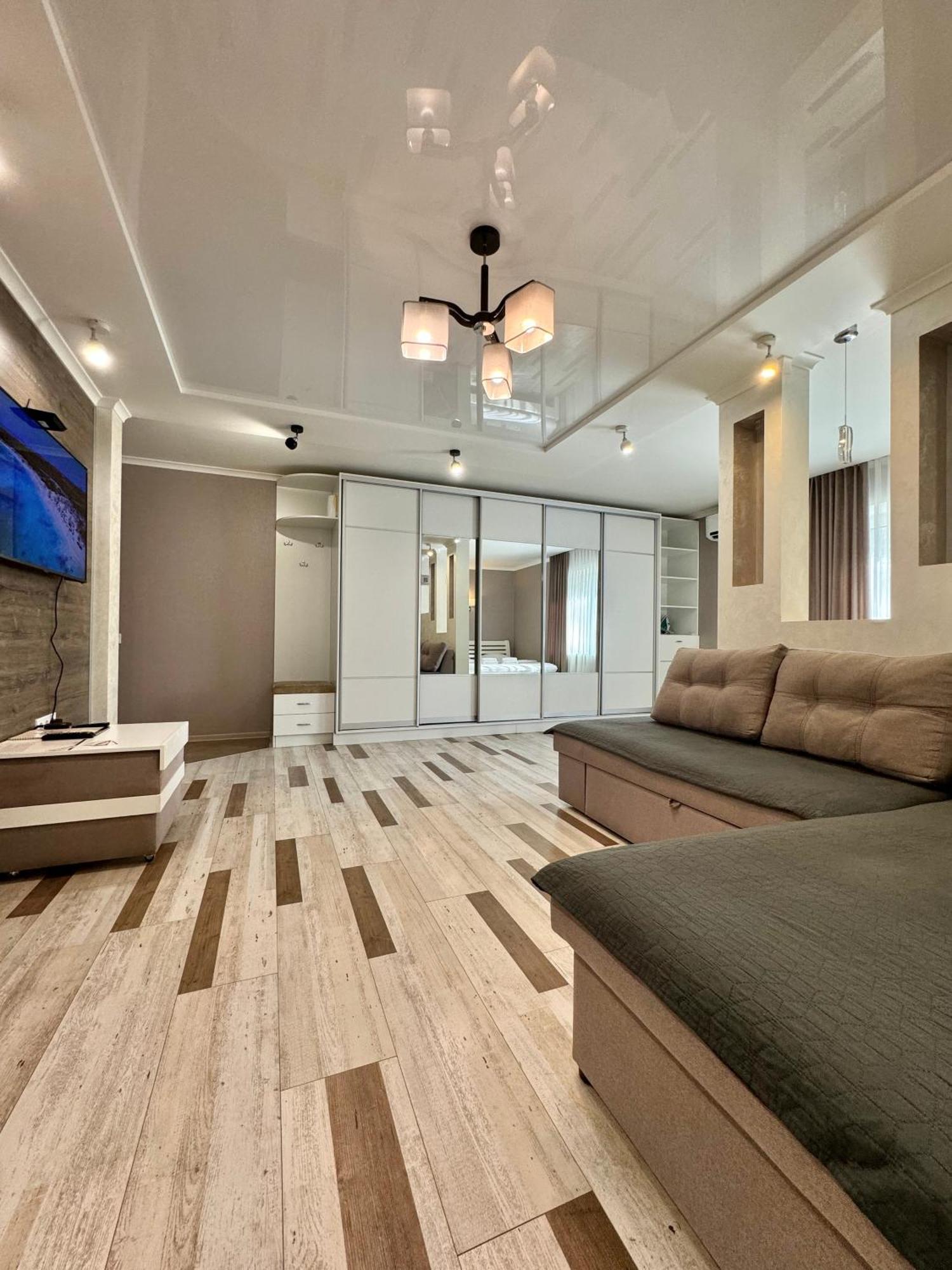 Apartpoltava Розкішна Студія З Кутовою Ванною, 1-Й Будинок Біля Корпусного Парку, Панорамний Балкон Eksteriør bilde